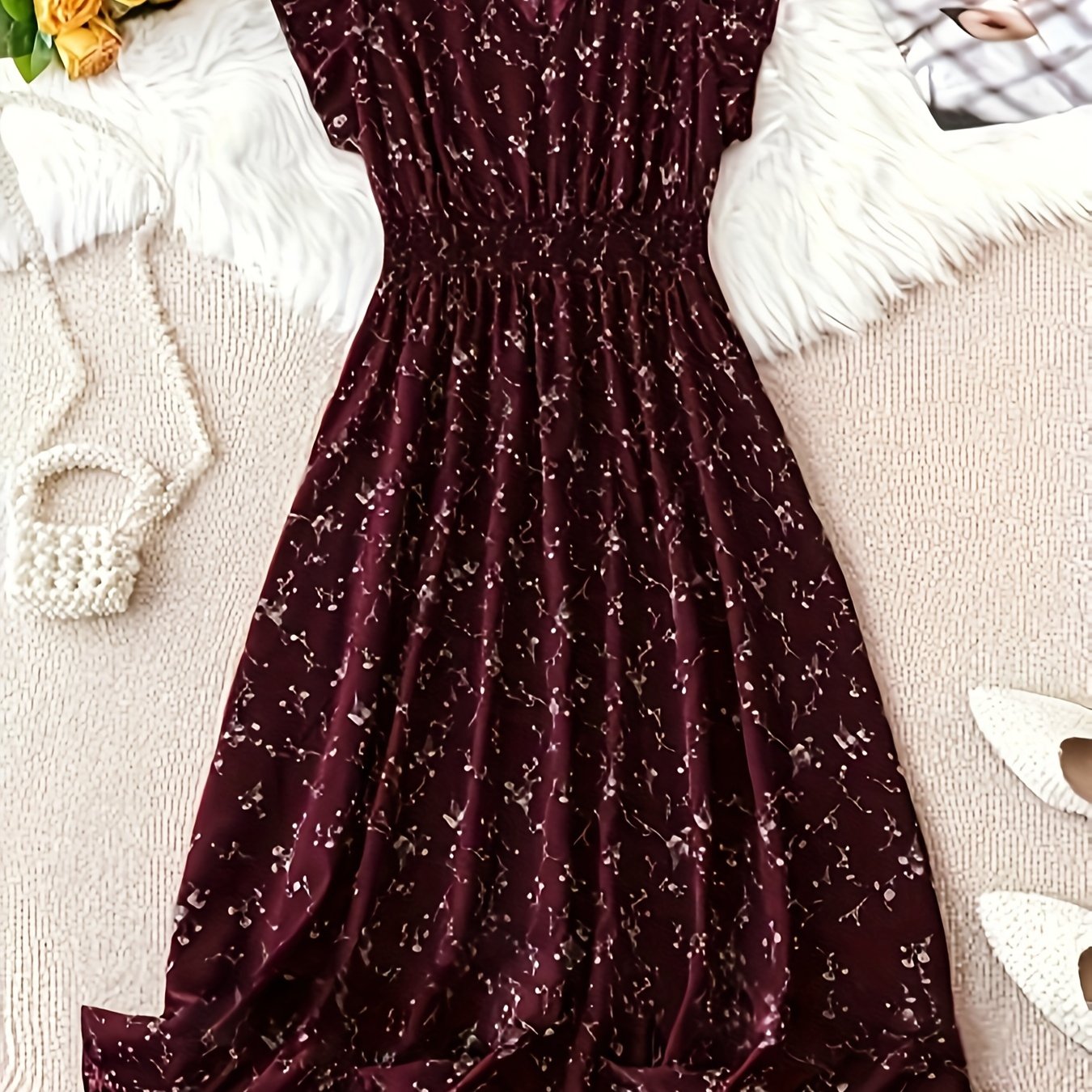 Платье большого размера с цветочным принтом, бабочковыми рукавами и V-образным вырезом