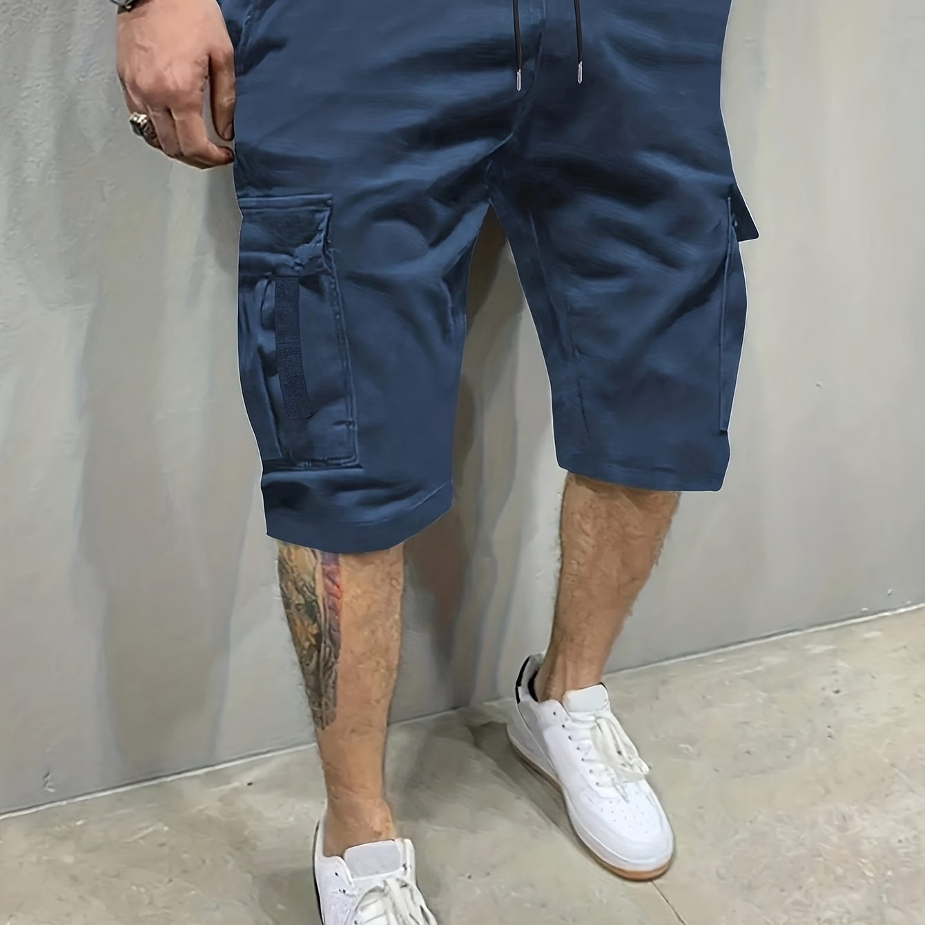 Erkaklar uchun plussiz o'lchamdagi bir rangli yuk shortlari, tortish ipi va cho'ntaklar bilan, tasodifiy uslubda