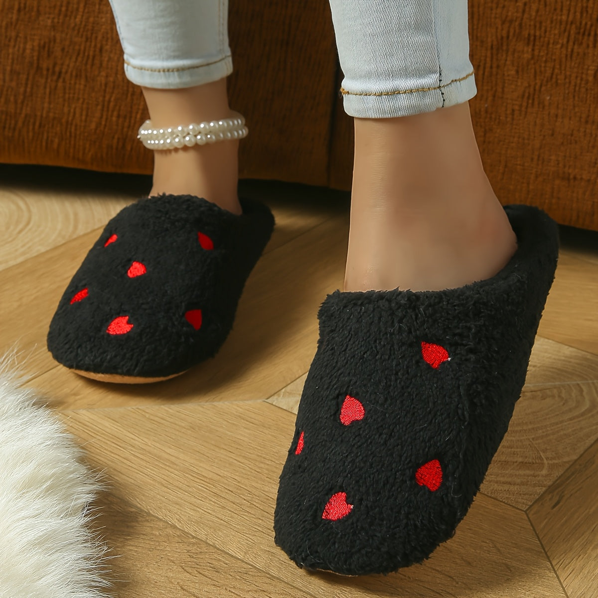 Women's Heart-Shaped Plush Indoor Slippers for Comfort and Home Use