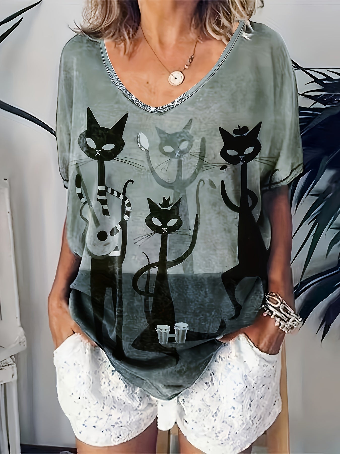 Women's Oversized V-Neck T-Shirt with Cartoon Cat Print Polyester Elastane All-Season Knit
