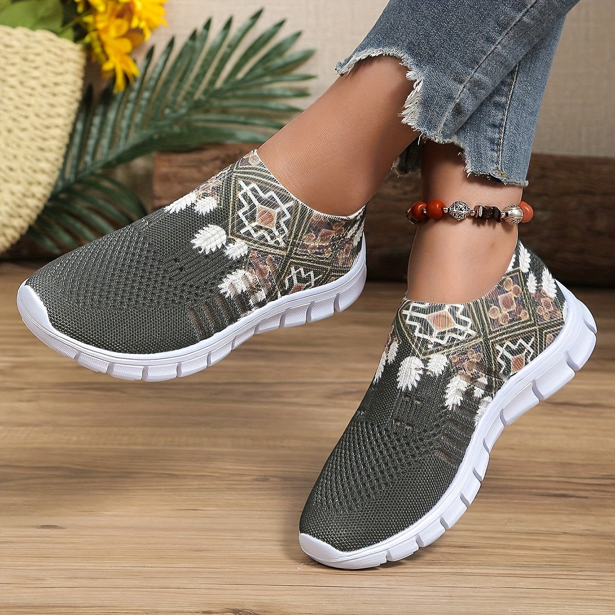 Women's Slip-On Sneakers Breathable Lightweight Low Top Walking Shoes