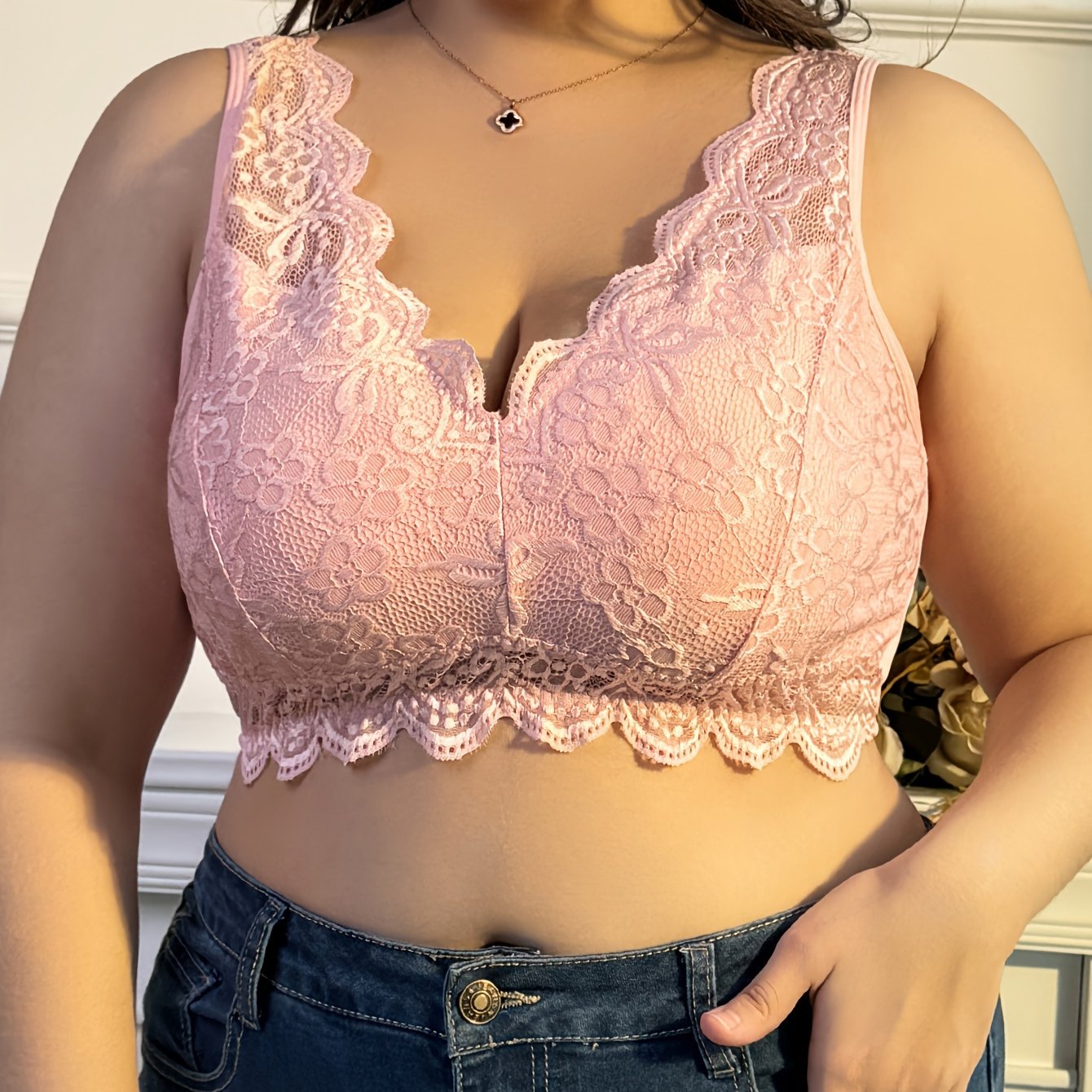 Women's Plus Size Elegant Contrast Floral Lace Wireless Bralette with Wide Straps