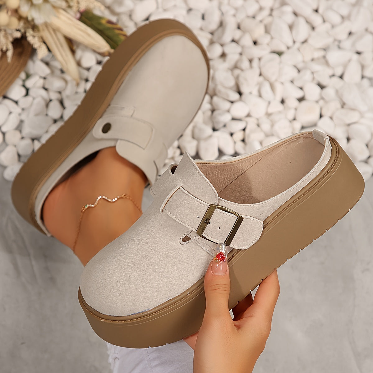 Kuzda ayollar uchun yangi retro qalin taglikli yarim-chizmaliklar, balandlikni oshirish va ochiq havoda kiyish uchun mukammal.