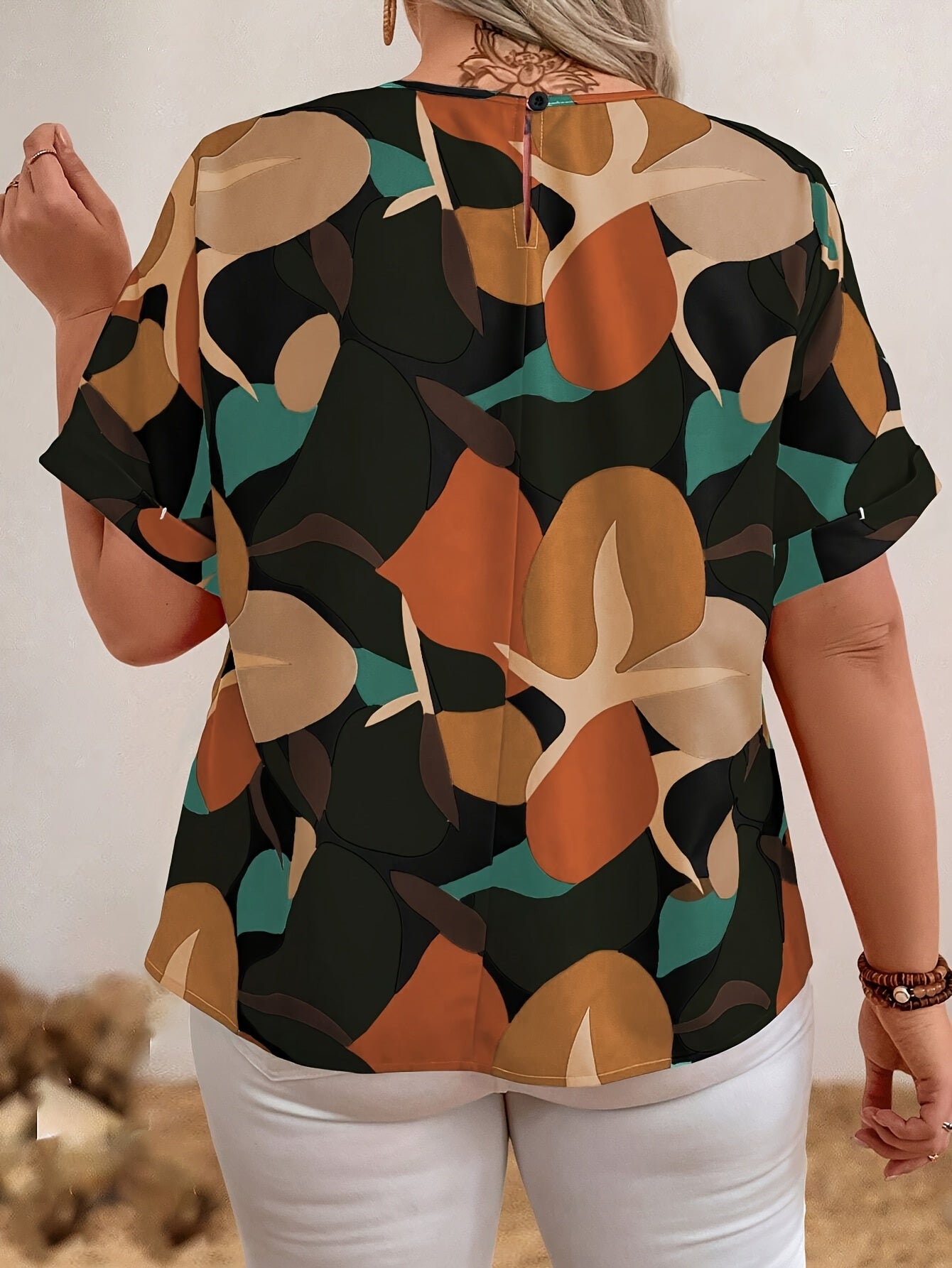 Ayollar uchun to'liq o'lchamdagi gullar naqshidagi batwing yengli bluzka, to'q sariq, jigarrang va yashil kamuflyaj dizaynida. Tasodifiy krujka yoqasi yozgi ko'ylak.