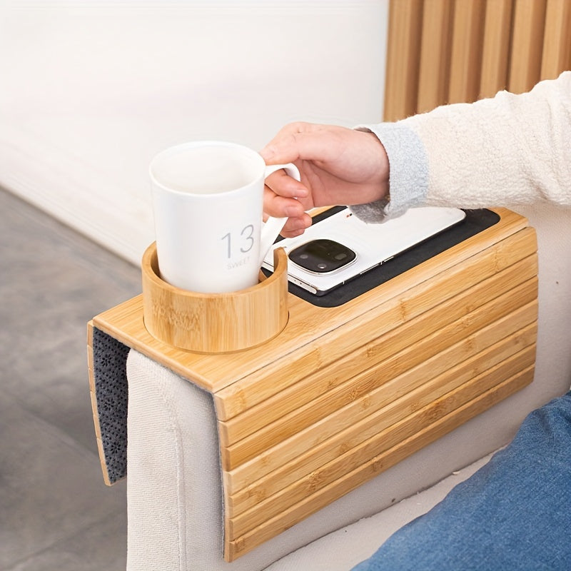 Divaningiz uchun foydalanish oson bo'lgan stakan ushlagich. Qo'ltiq panjasi qulay tarzda yig'iladi va ichimliklar, mobil telefonlar, masofadan boshqarish pultlari yoki atıştırmalıklar saqlash uchun juda mos keladi.