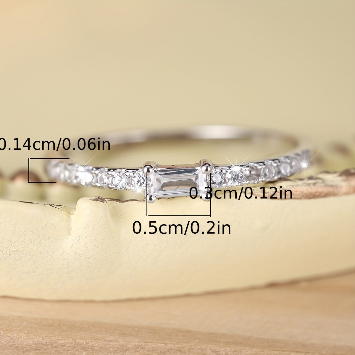 925 Sterling Silver'da to'rtburchakli zirkoniya ingichka halqa - rasmiy tadbirlar uchun mukammal ayollar uchun to'y halqasi