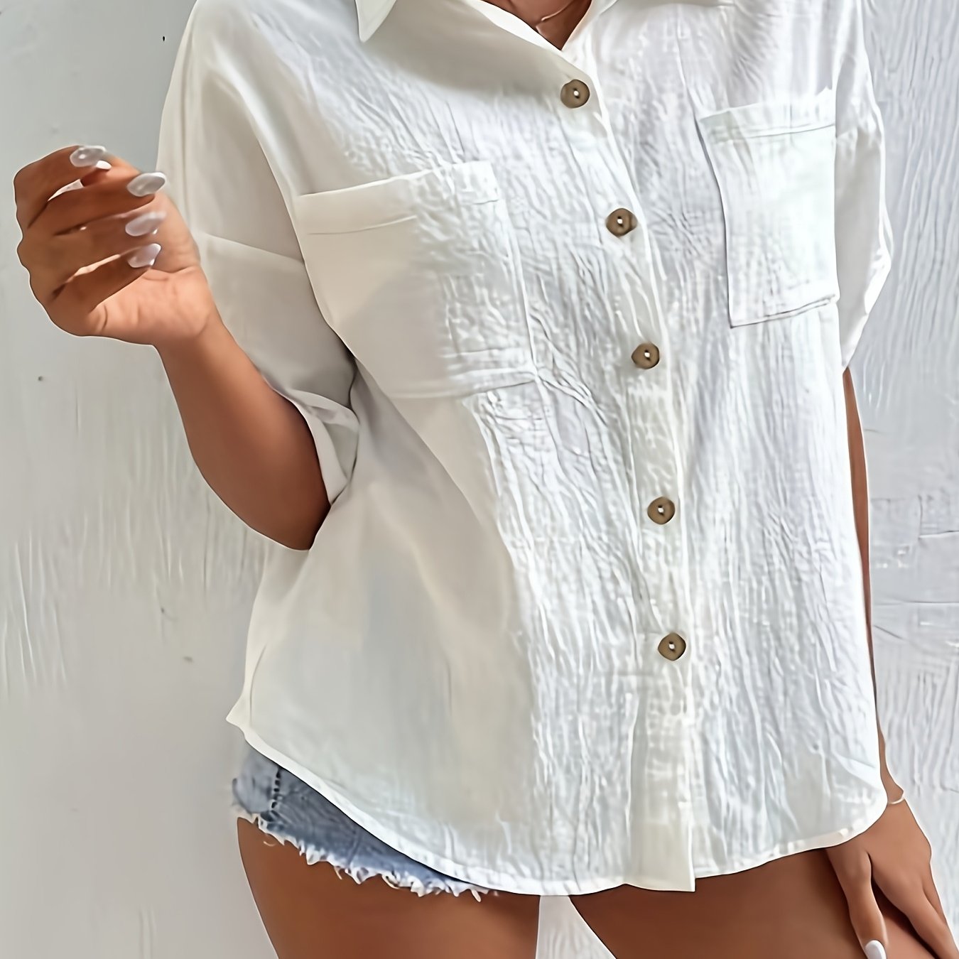 Plus o'lchamli ayollar uchun kundalik kofta, bir rangli, qisqa qo'l, tugma bilan yopiladigan