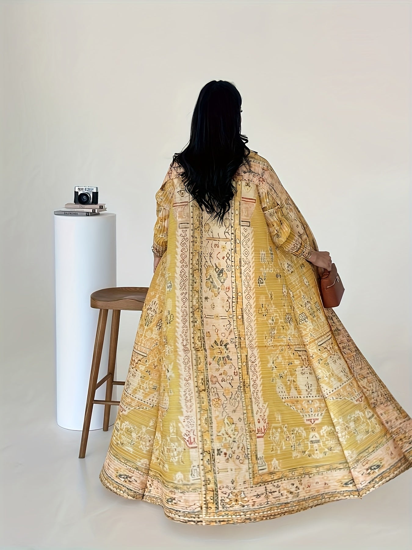 Ayollar uchun kattaroq o'lchamdagi sariq gullik kaftan kiyi, erkin fit, quyoshdan himoyalovchi abaya