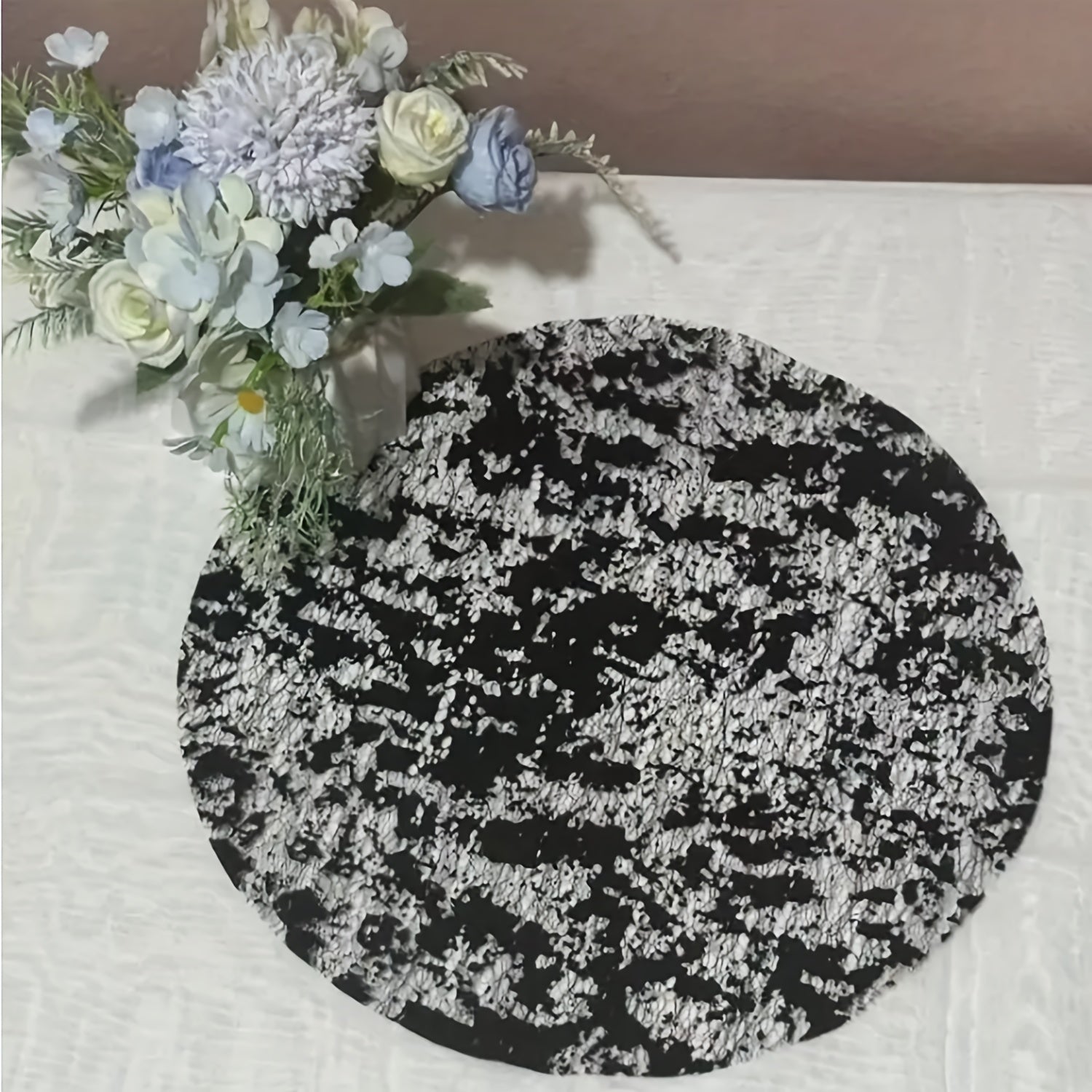 12-Piece Gold Foil Mesh Disposable Placemats for Holidays Weddings and Parties