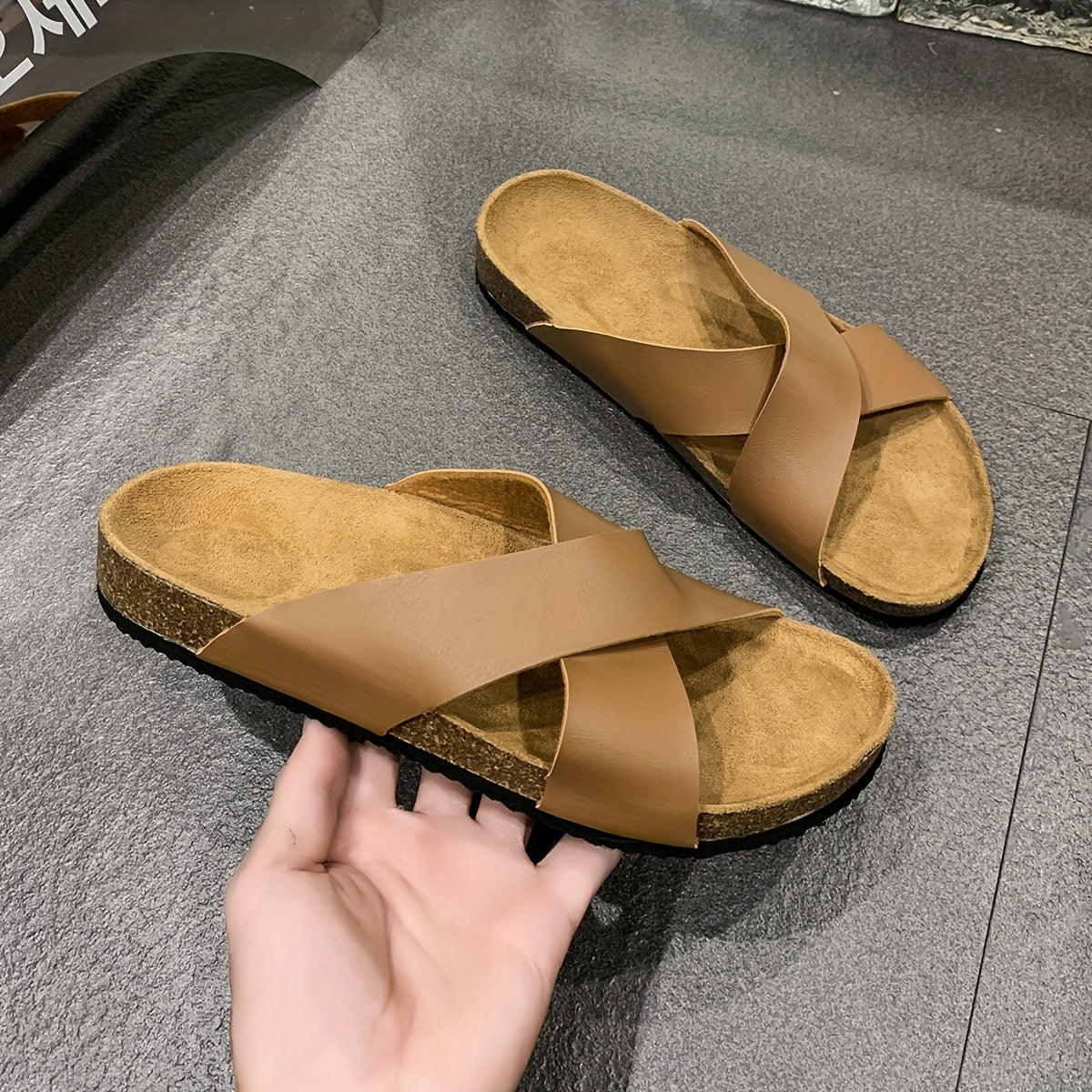 Erkaklar uchun ichki va tashqi foydalanish uchun zamonaviy ochiq barmoqli uy poyabzallari.