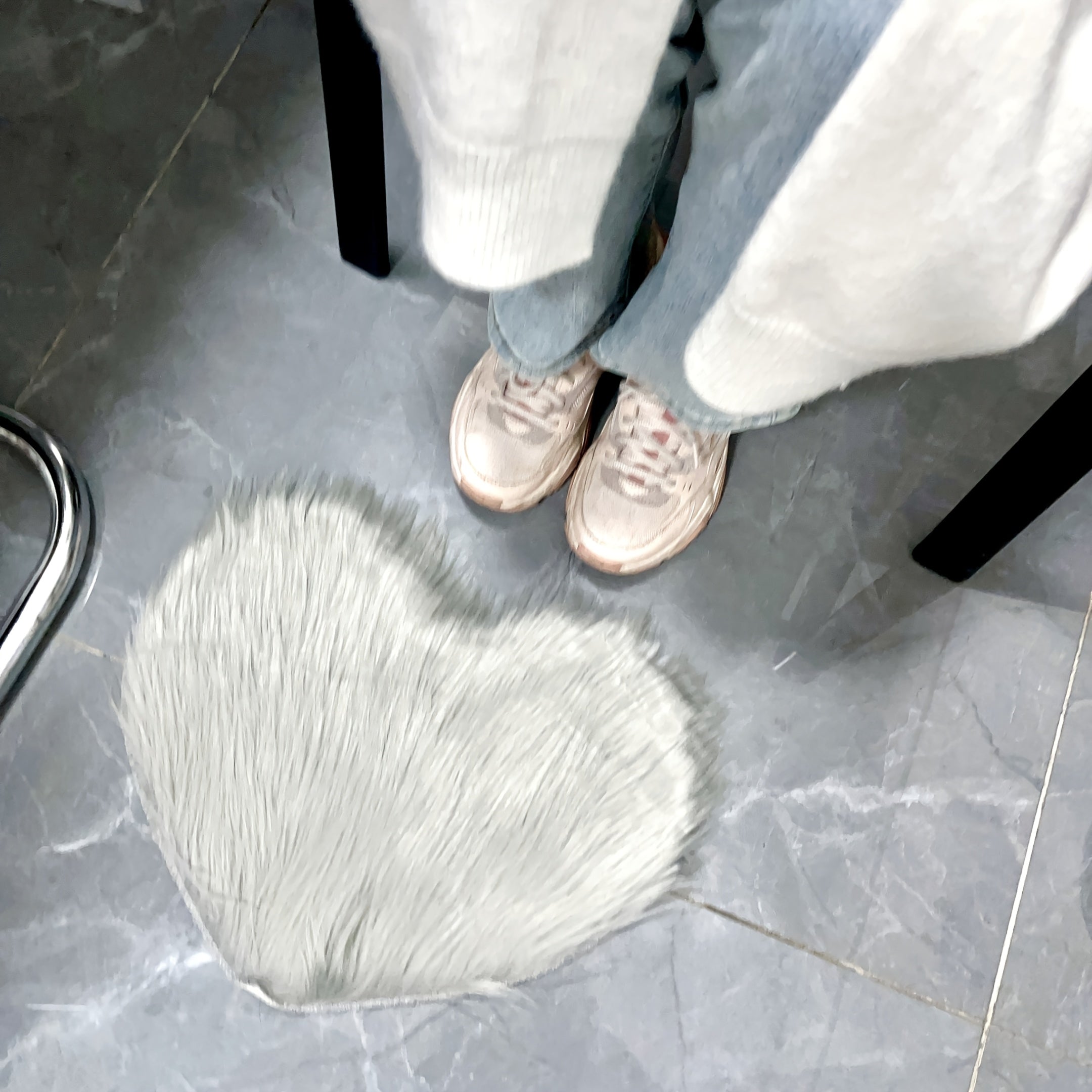 Yurak shaklidagi yumshoq plyus soha to‘r uchun ichki foydalanish uchun ideal, yashash xonasi, yotoqxona, sevgililar kuni va Yangi yil sovg‘asi uchun