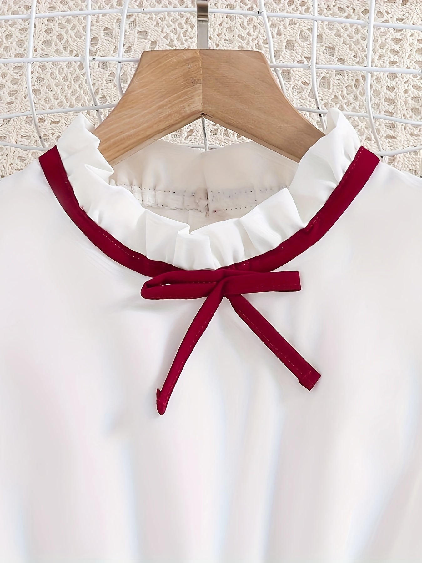 Vestido de verano plisado y de colores en bloques para niñas, a la rodilla, sin mangas y con cinturón