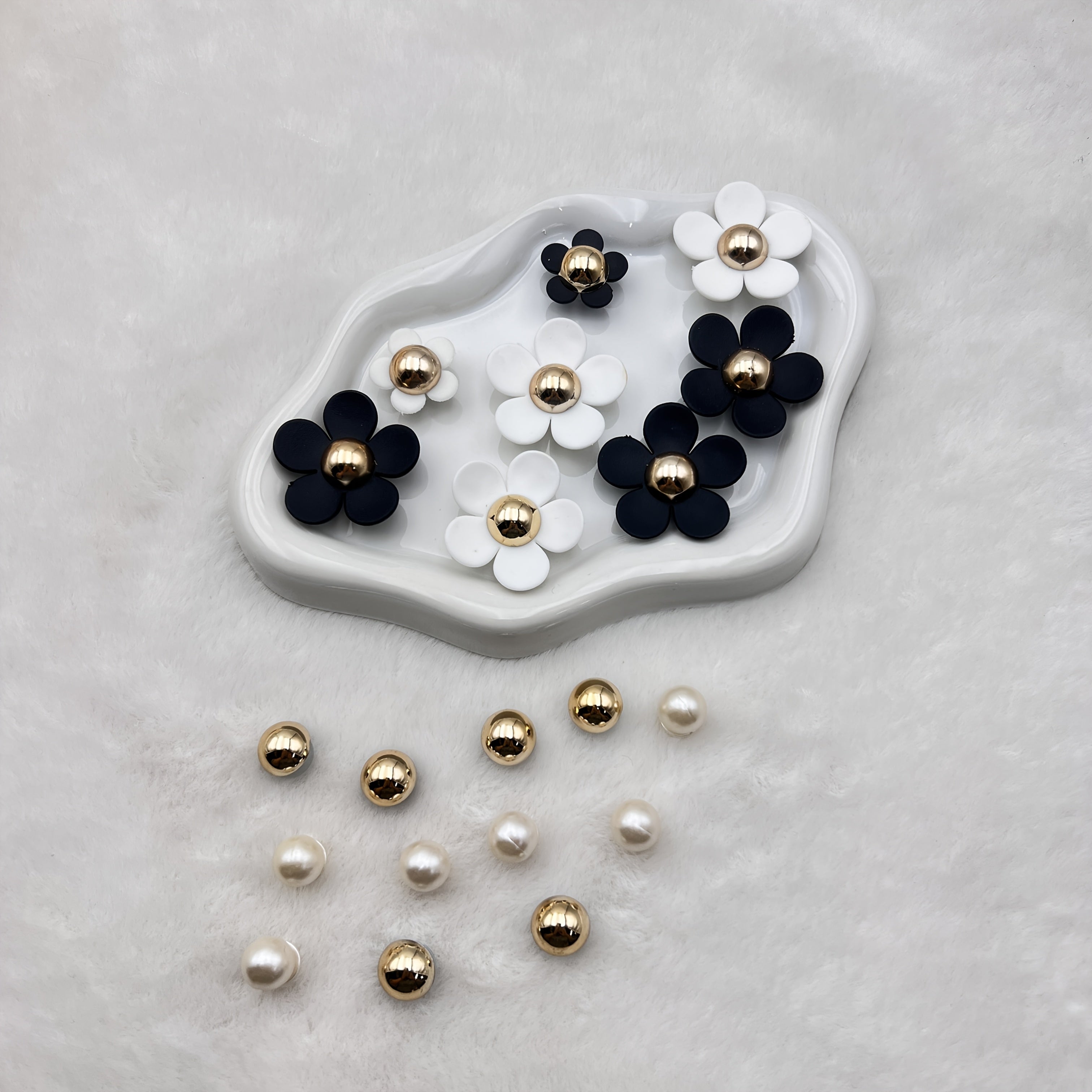 Women's PVC Shoe Charms Black and White Daisies Pair