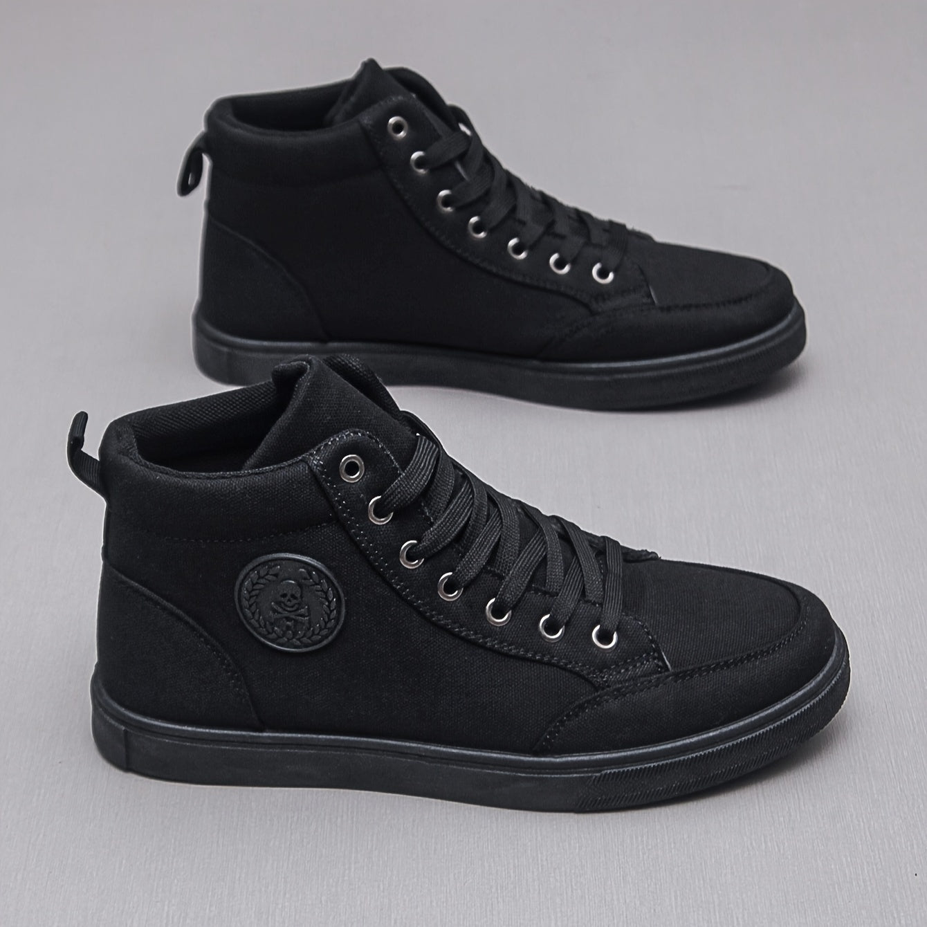 Мужские повседневные кроссовки дышащие на шнуровке противоскользящие на ПВХ подошве низкий ход