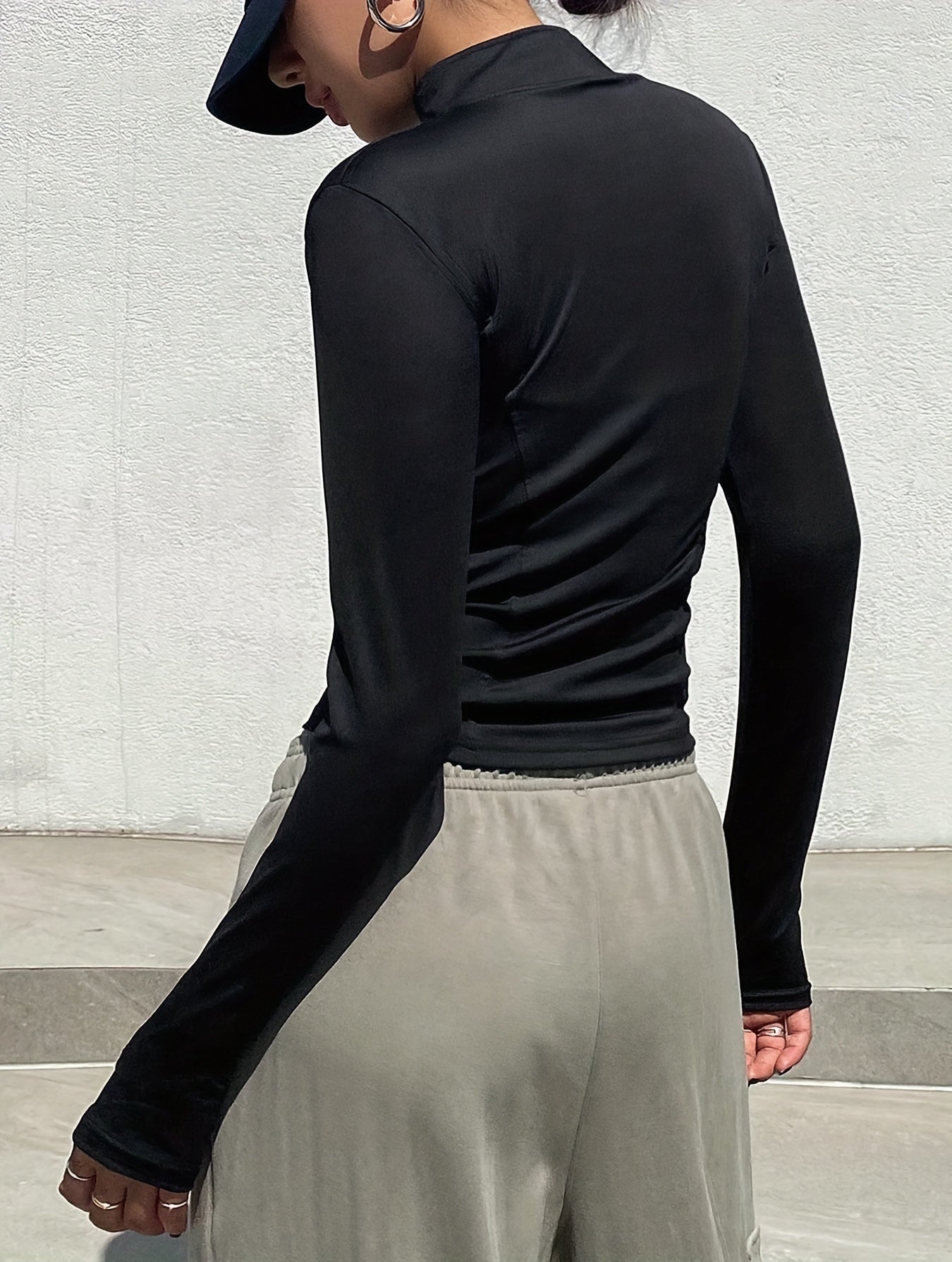 Women's Slim Fit Long Sleeve Mock Neck Zipper Top for Spring and Fall