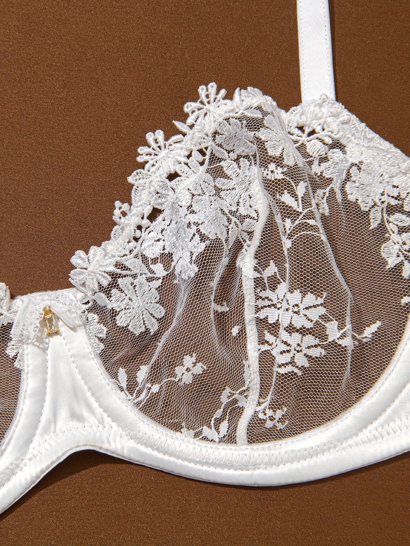 Seamless Floral Lace Underwire Bra with Breathable Mesh for Women’s Lingerie