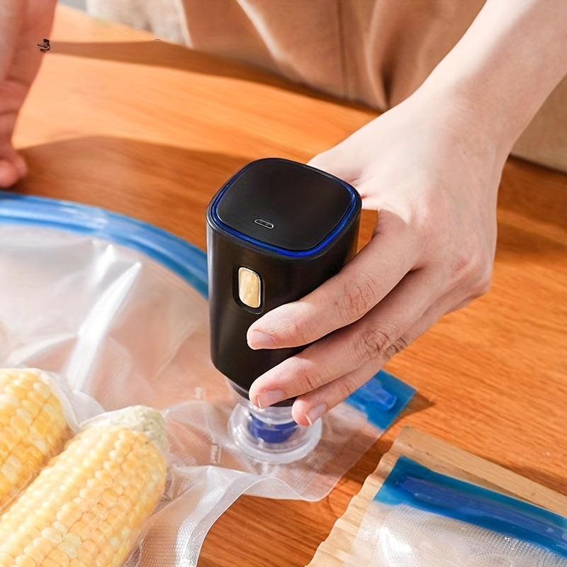 1 USB-заряжаемый электрический вакуумный запайщик и 5 вакуумных пакетов для хранения продуктов: 4 пакета размером 21 см x 22 см и 1 пакет размером 26 см x 34 см. Пакеты можно использовать повторно, они сохраняют продукты свежими дольше.