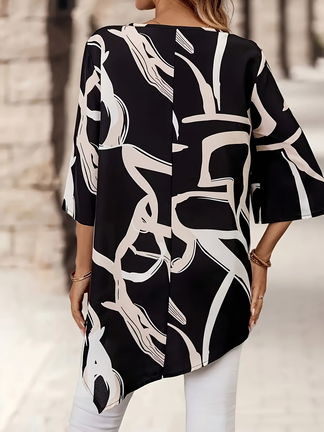 Plus o'lchamdagi ayollar bluzkasi midi bell sleeves asimmetrik hem qora oq abstrakt