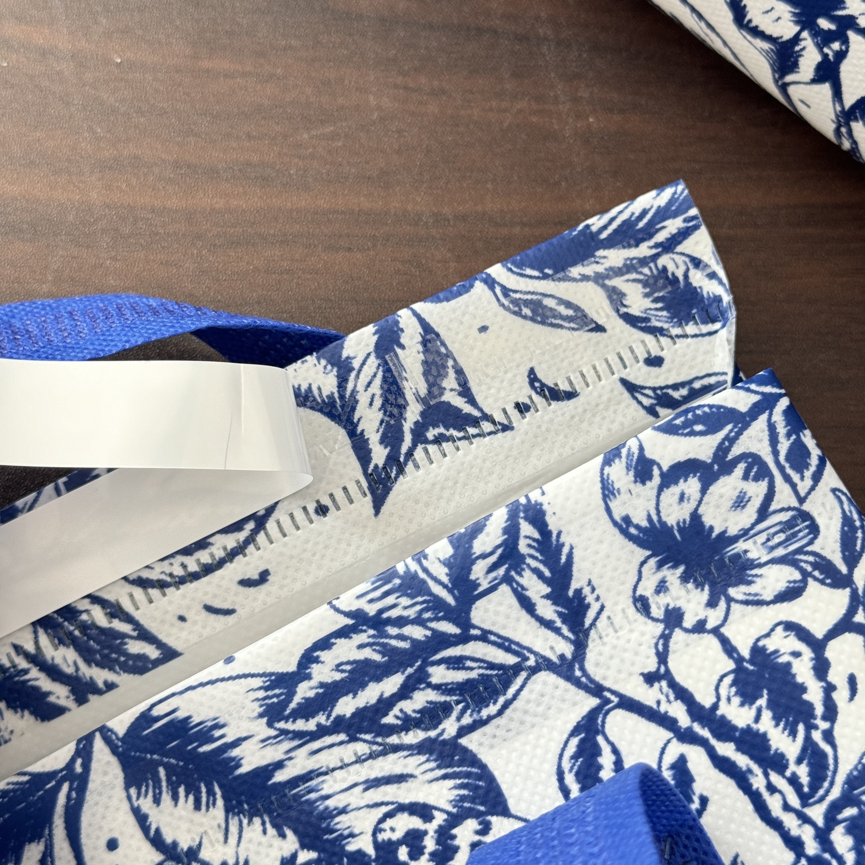 10 ta paket izolyatsiyalangan pizza yetkazib berish sumkasi, ko‘k va oq gullar bilan sovutgichlar, oziq-ovqat xizmatlari