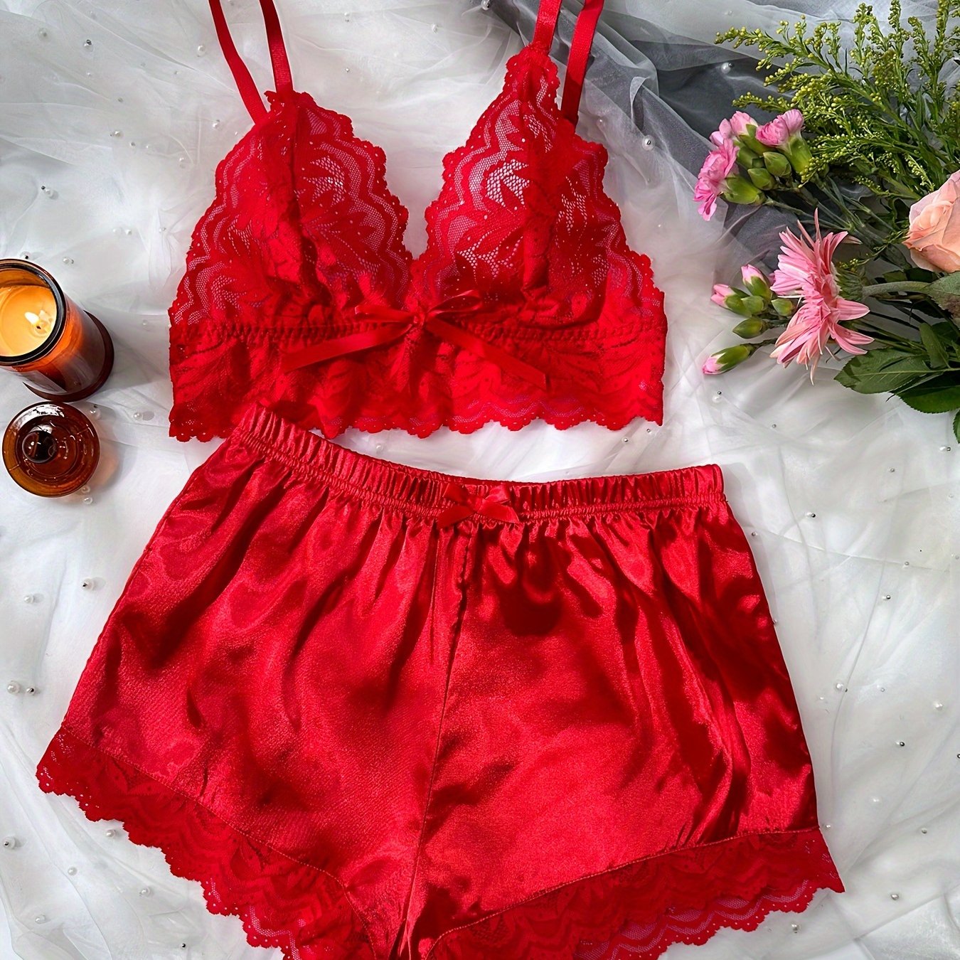 Gul naqshli dantel ichki kiyim to'plami, bog'ichli kamizol, atlas shortilar - ayollar uchun sexy ichki kiyim.