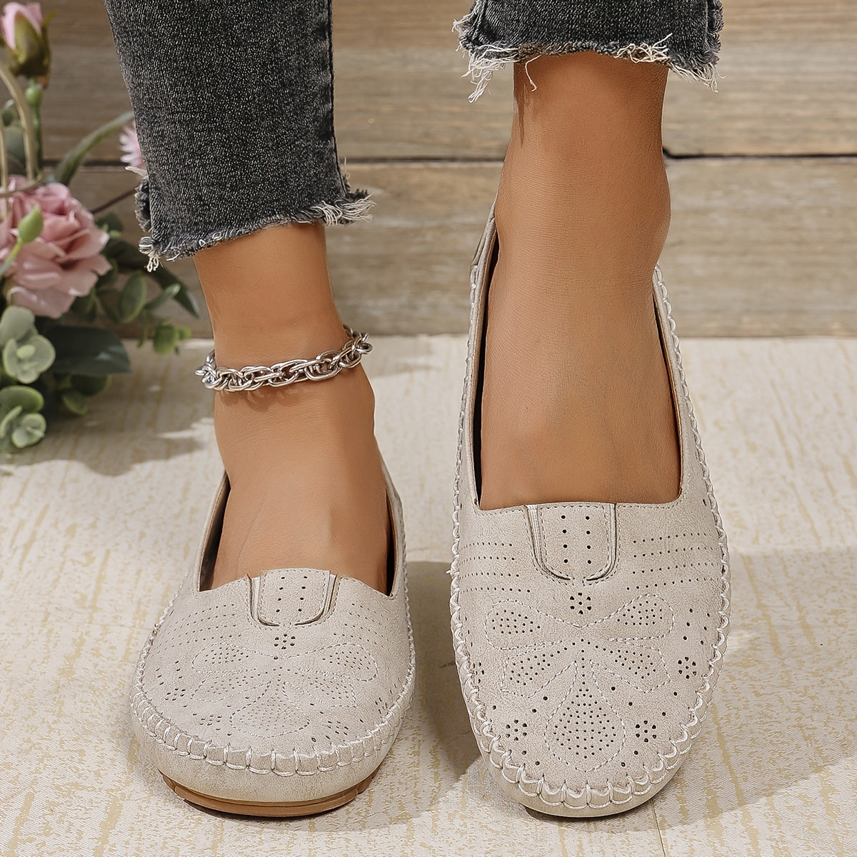 Plus-Size Women Breathable Flat Shoes Casual Embroidered Solid Color