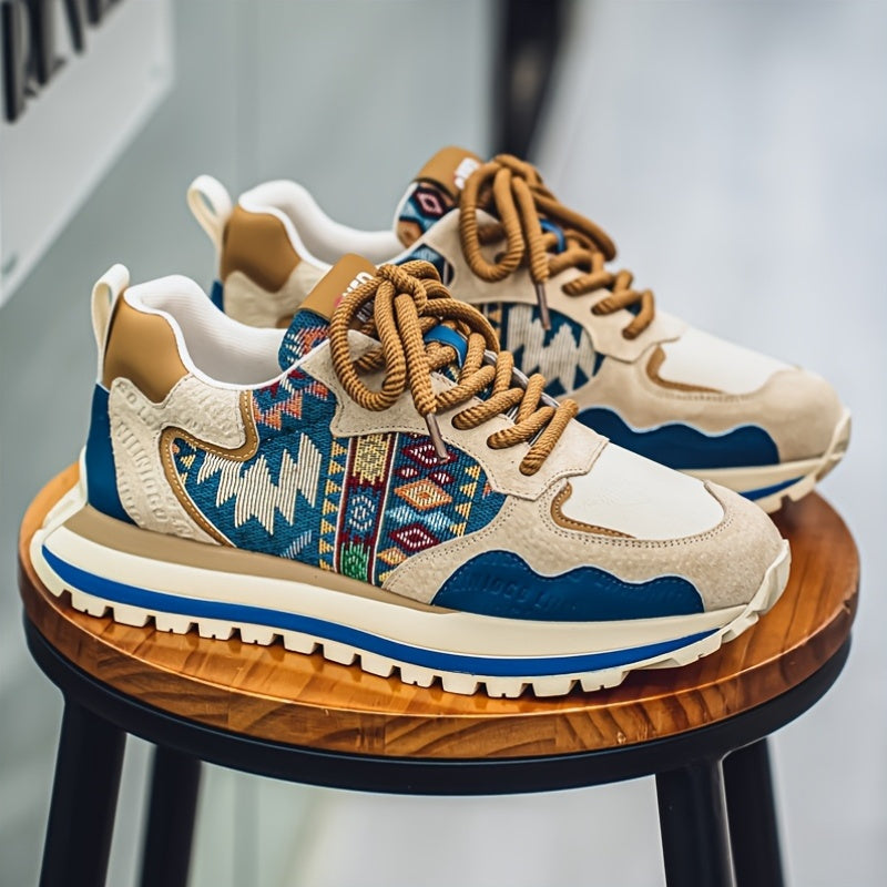 Erkaklar uchun vintage uslubidagi sport poyabzallari, geometrik plitka va tasodifiy naqsh bilan, bog'ichli dizayn, iliq qishki ichki qismi va PVC taglik, mustahkam, sirpanmaydigan ochiq havoda kiyish uchun.