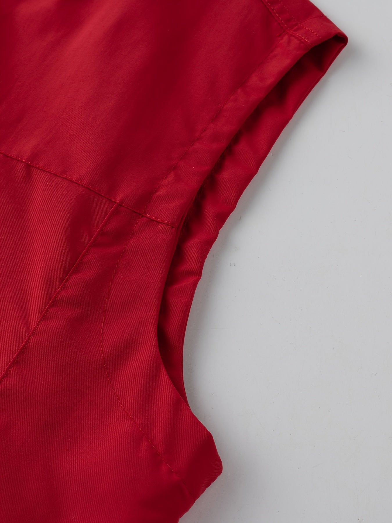 Men's Black Woven Polyester Sleeveless Vest with High Collar and Multiple Zipper Pockets for Outdoor Activities