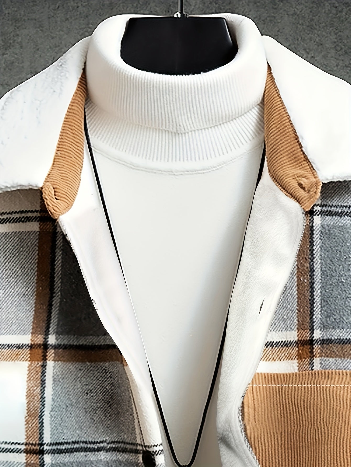 Men's Casual Plaid Shirt Made from 100% Polyester Knit Fabric with Lapel Collar and Button Details