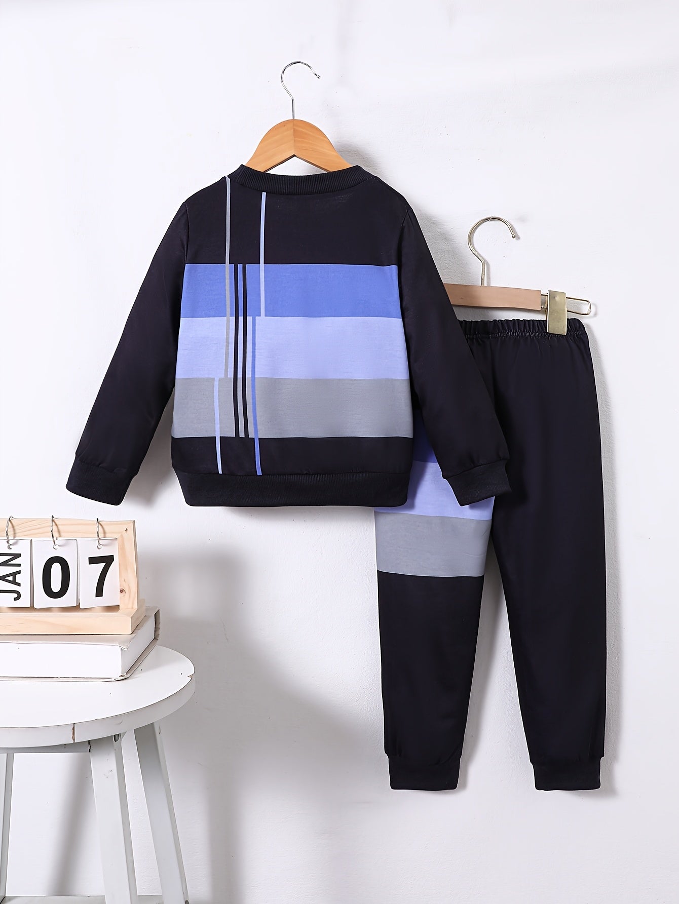 Boys' 2-Piece Sports Suit with Striped Sweatshirt and Joggers for Spring and Fall