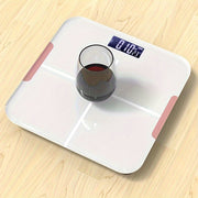 LED displeyli aqlli raqamli vazn, simsiz tana tarkibi analizatori, 25 ma'lumot nuqtasi, batareya bilan ishlovchi, ilova bilan ulanish - batareyalar kiritilmagan.