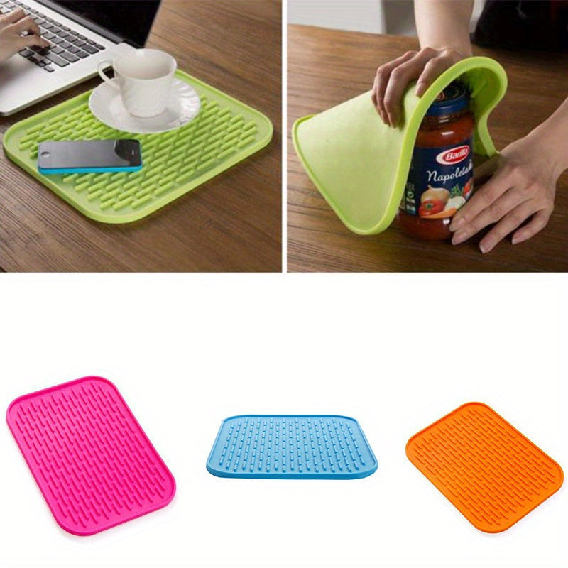 Silicone Trivet Mat for Hot Dishes Heat-Resistant Kitchen Accessory 1pc