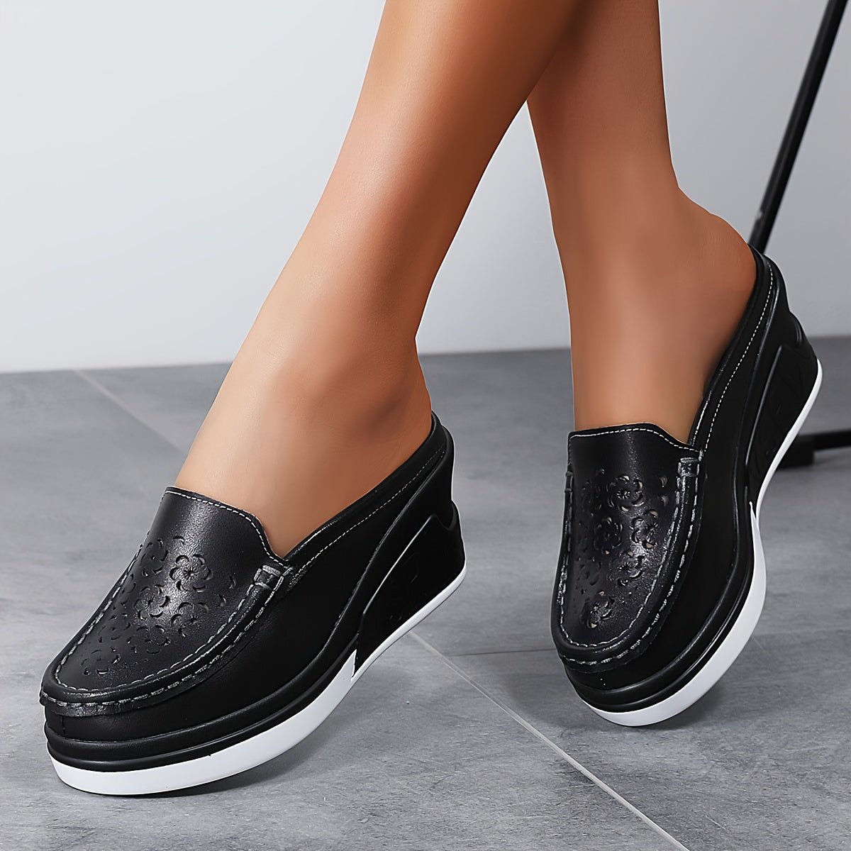 Ayollar uchun sun’iy charm platforma sandallari, yopish uchun, bo’sh bo’lakli, kundalik poyabzal