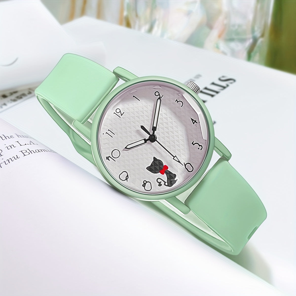 Women's Quartz Watch with Silicone Strap for Casual Street Sports