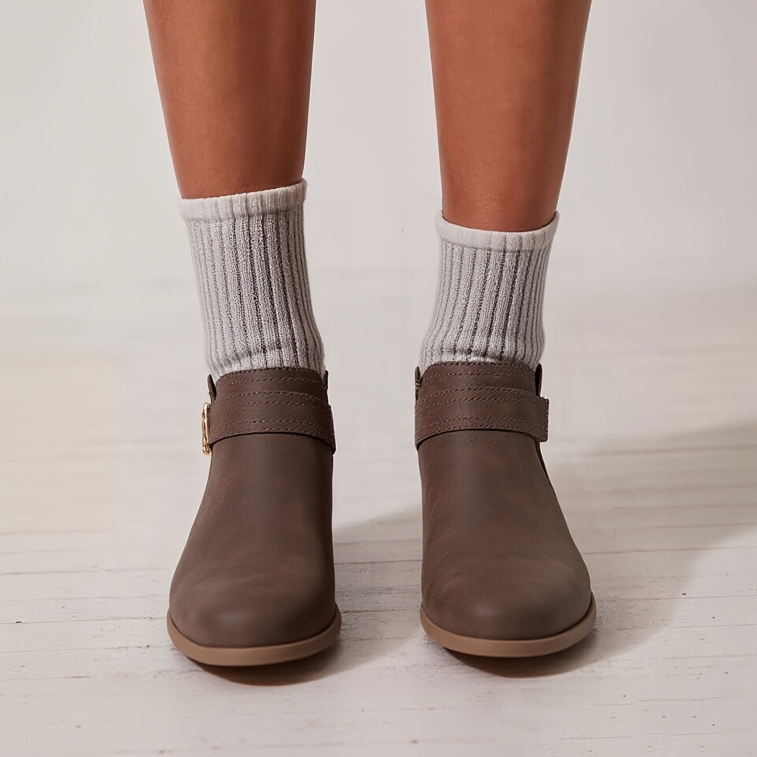 Women's Faux Leather Chunky Low Heel Ankle Boots with Zipper Black