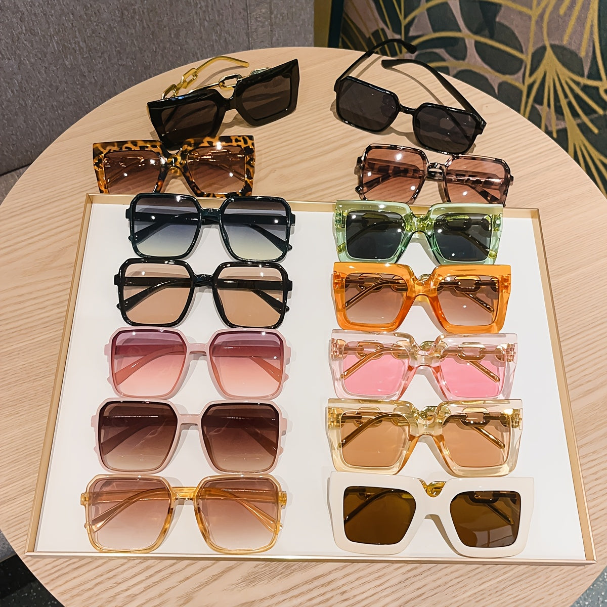 Women's Square Frame Glasses Set with Bold Chain Designs for Street Photography and Parties