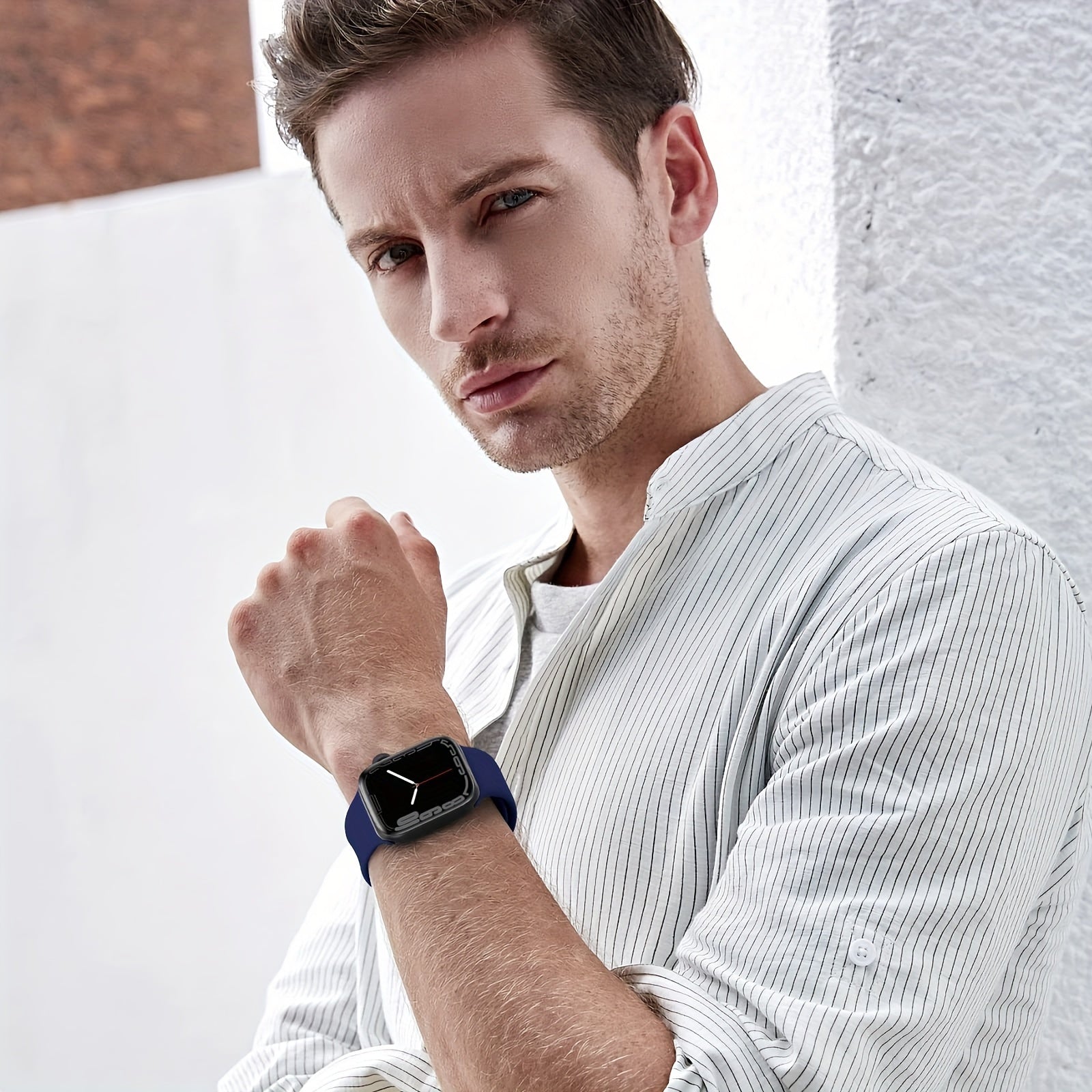 Apple Watch uchun 5 ta sport silikon soat tasmasi to'plamini oling, kapalak qopqog'i bilan birga. Ushbu suv o'tkazmaydigan, sozlanadigan tasmalar iWatch Series 3 dan Ultra gacha, 38mm dan 49mm gacha mos keladi. Bu ajoyib uniseks sovg'a variantidir.