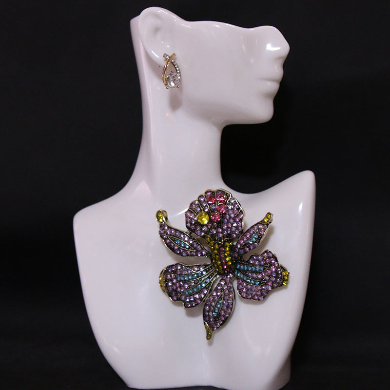 Women’s Gold Tone Baroque Flower Brooch with Rhinestones