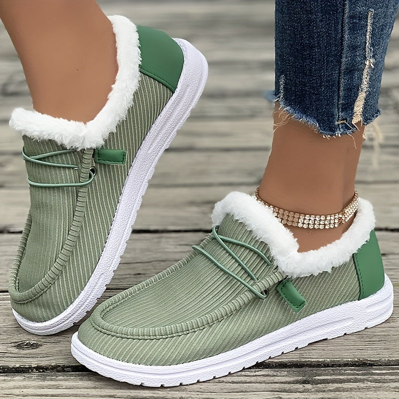 Ayollar uchun bej rangli slip-on mokasinlar, mo'ynali chetlar bilan, kundalik tekis poyabzal
