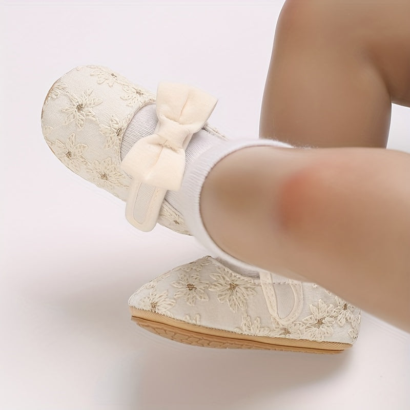 Kichkina qizlar uchun Mary Jane poyabzali, tikilgan gul va bog'ich bilan, sirpanmaydigan, yumshoq taglik, birinchi qadamlar uchun, bahor va kuz