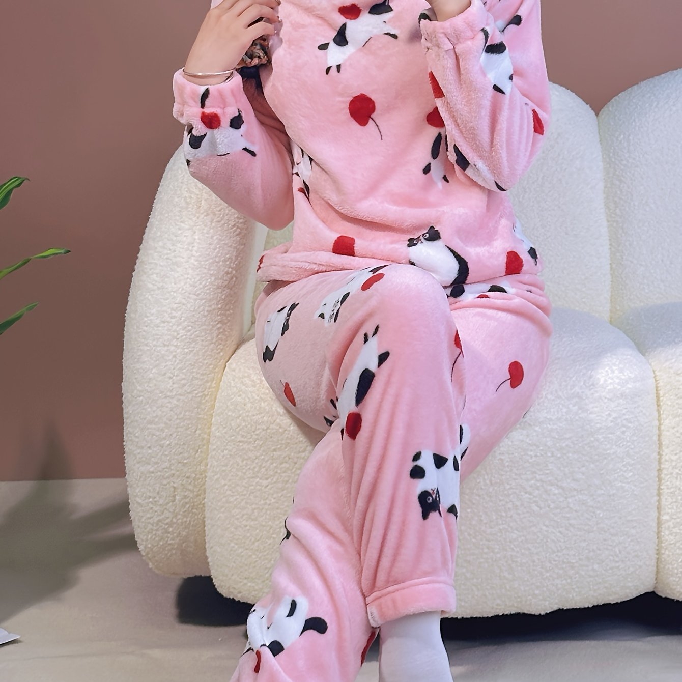 Women's Loungewear Set with Long Sleeves, Round Neck, Checkered and Floral Print for Fall Winter