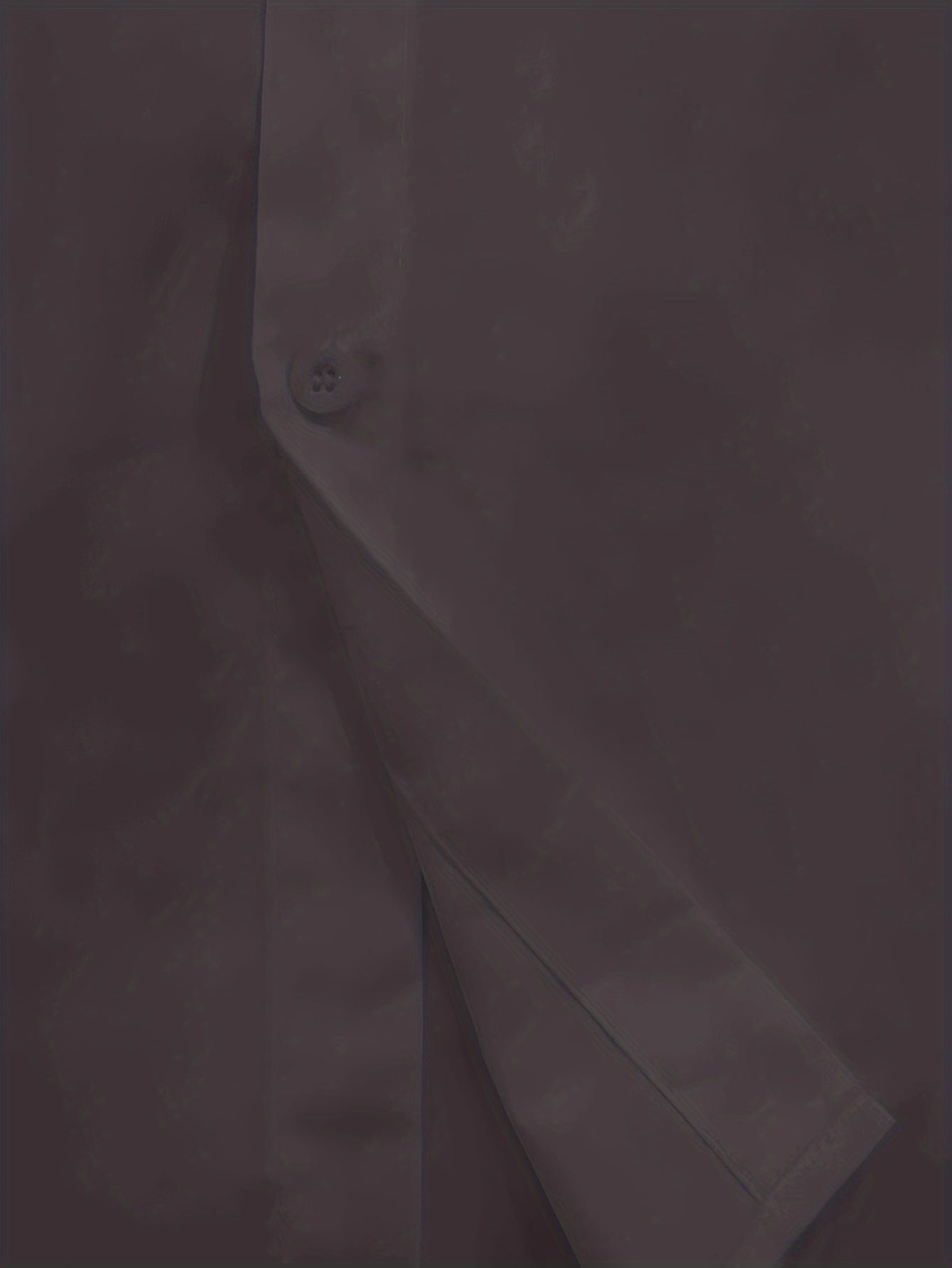 Erkaklar uchun tasodifiy V-yuvalangan uzun qo'lqonli tugmachali ko'ylak 100% polyesterdan tayyorlangan. Bir rangli, har mavsumda kiyish uchun mo'ljallangan oddiy kesim. Tasodifiy kiyim uchun mos, kattalar o'lchovida mavjud.