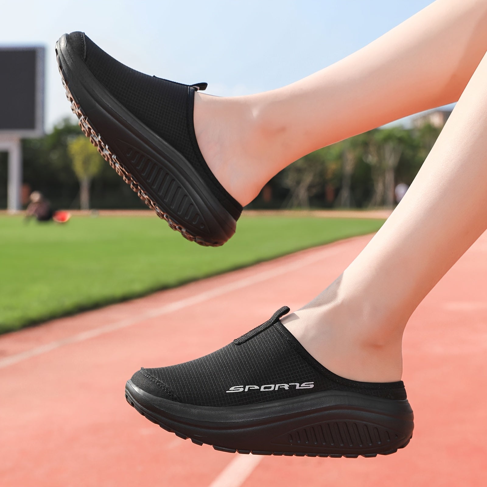 Ayollar uchun nafas oladigan tarmoqli slip-on kundalik sport poyabzali, yengil va qulay