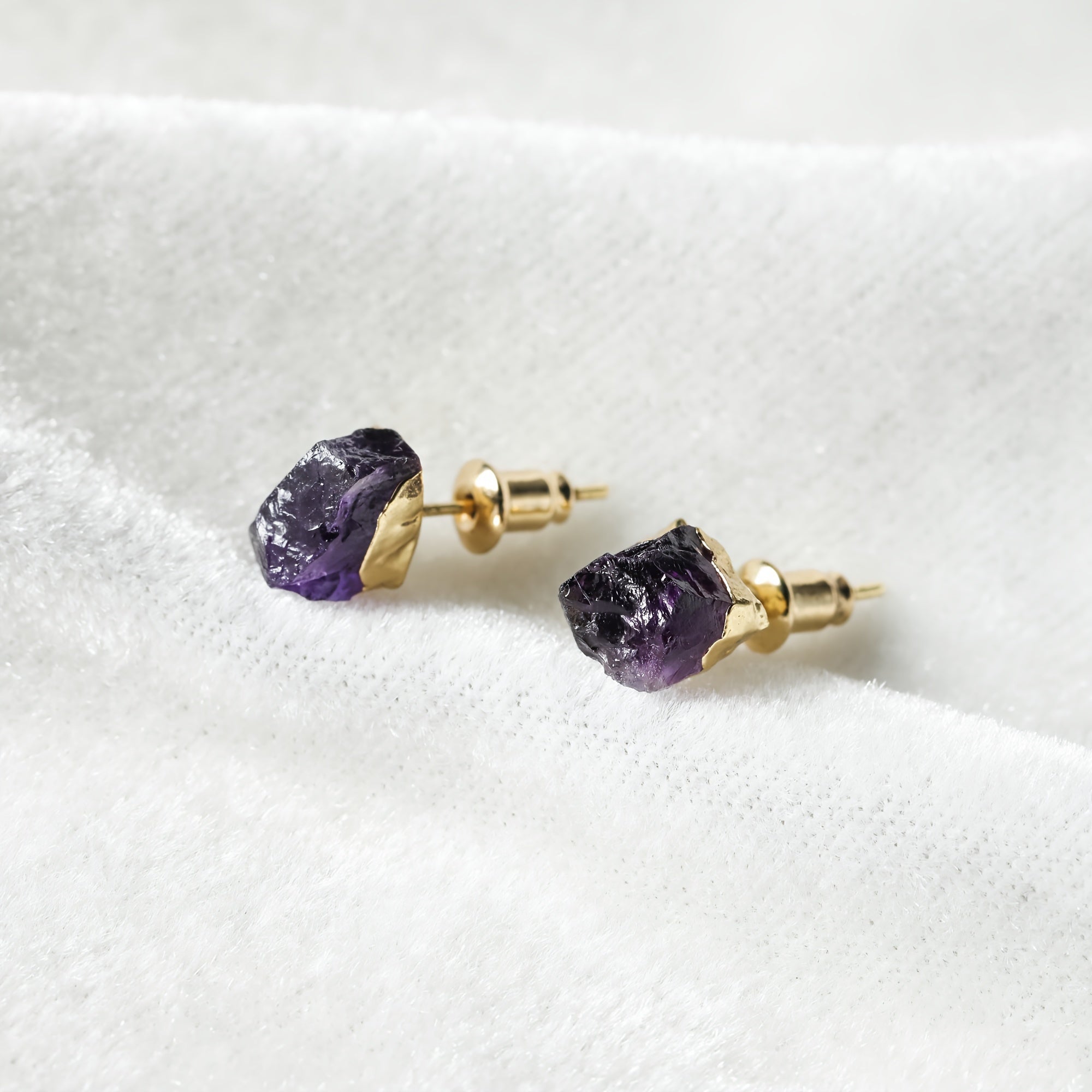 Chic Boho 925 Silver Stud Earrings with Chalcedony Gemstone, Perfect for Everyday and Parties, Bohemian Style Earrings, Natural Chalcedony Stone, Ideal for Daily Wear, Boho-Chic Stud Earrings