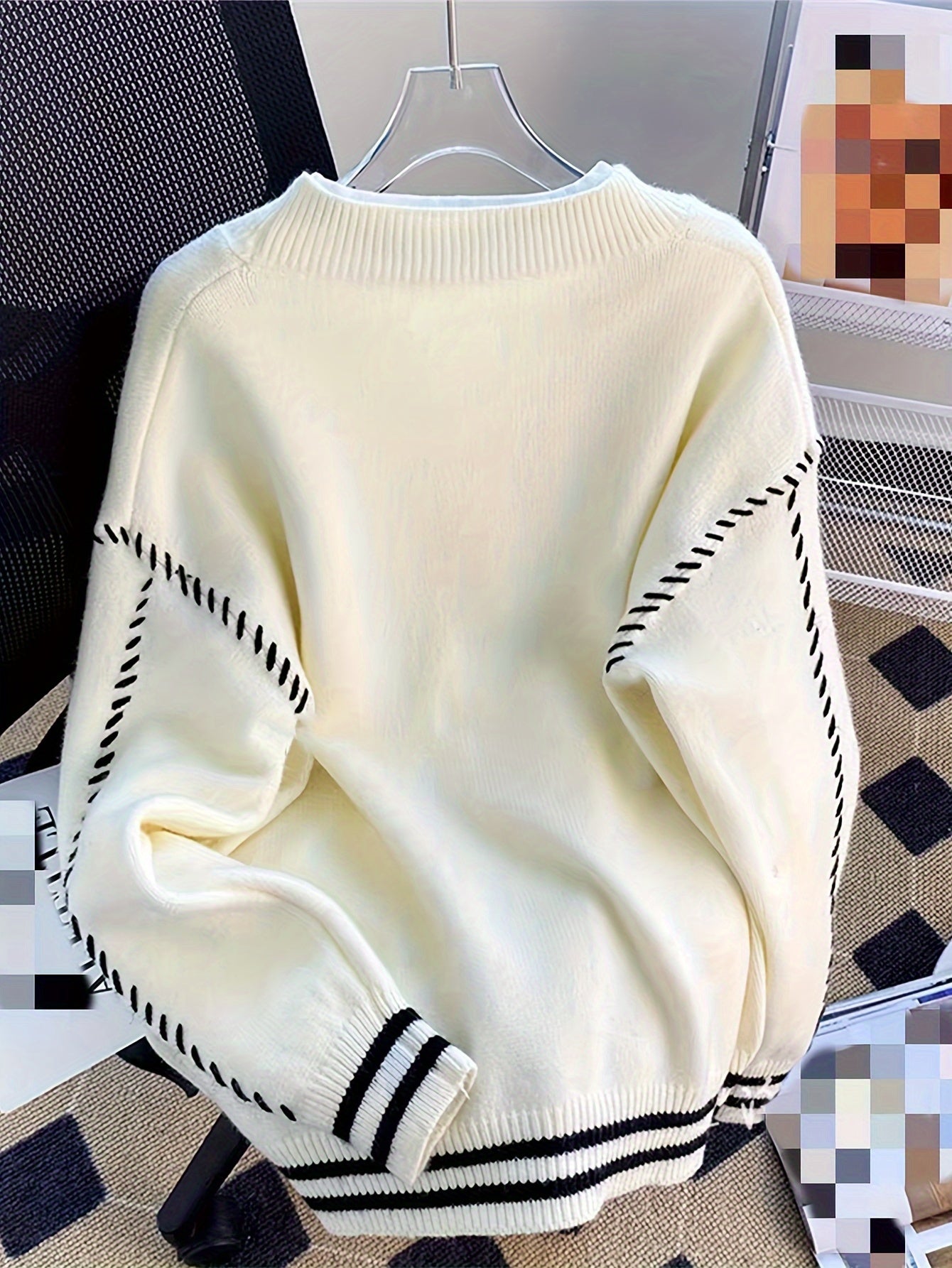 Ayollar uchun V-shaklidagi trikotaj kardigan, qarama-qarshi rang, teddy ayiq detali, tugma yopilishi, barcha mavsumlar uchun kiyim