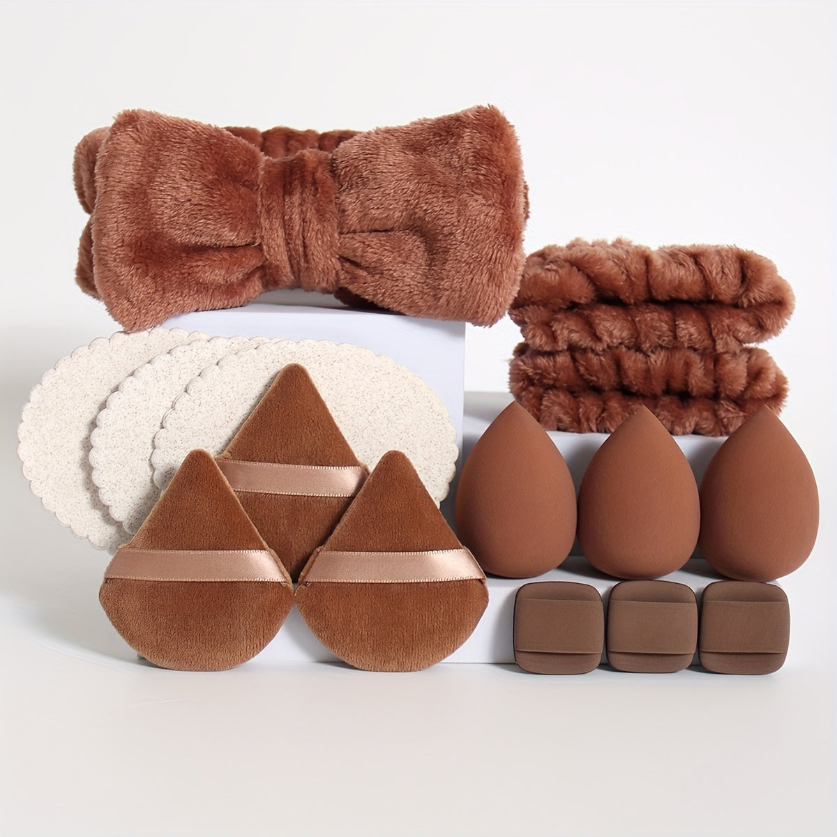 15-ta bo'lakli makiyaj asboblari to'plami, gubkalar, puflar, yuz yuvish gubkalari va aksessuarlar bilan