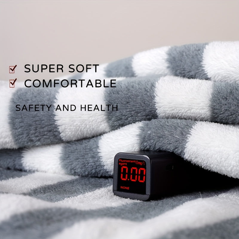 Koʻk va oq chiziqli mikrotoʻqimachilik hammom sochiqlari toʻplami katta hammom sochiq va yuvinish mato bilan birga