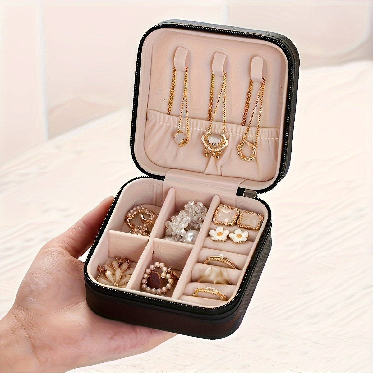 Caja organizadora de joyas de cuero sintético con interior rosa para pendientes, collares y anillos, estuche compacto para viajes