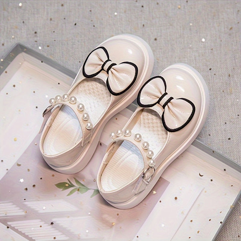 Qizlar uchun yangi yumshoq taglikli tekis poyabzal.