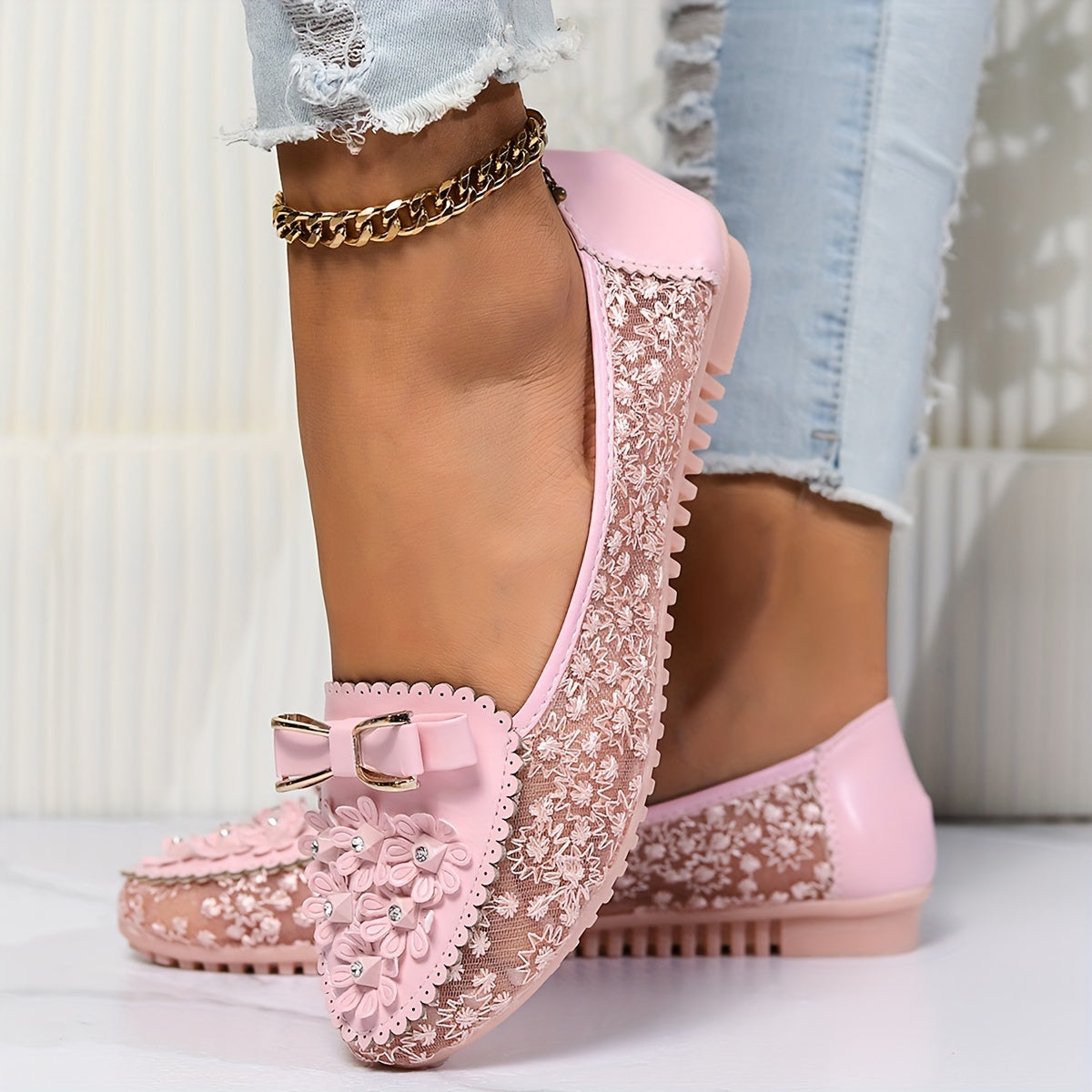 Ayollar uchun tarmoqli tekis poyabzal nafas oladigan yopiladigan kundalik sandallar