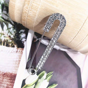 Qoziq uchun sun'iy marjonlar va kristallar bilan 5 ta bo'lakli brosh seti va aksessuarlar